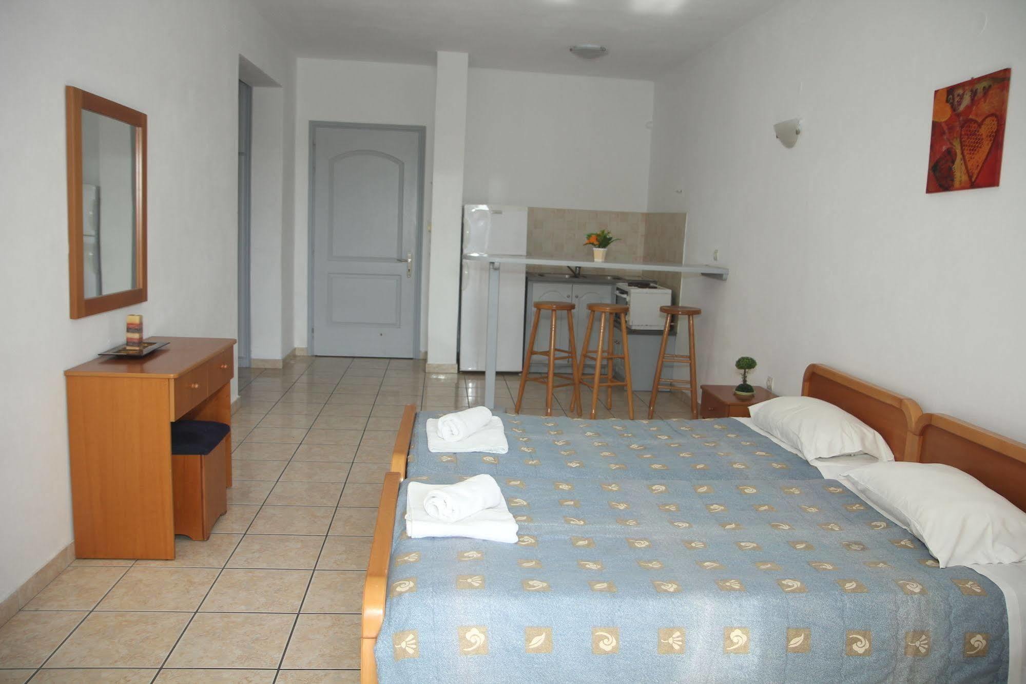 Paradiso Apartments Ypsos Exteriör bild